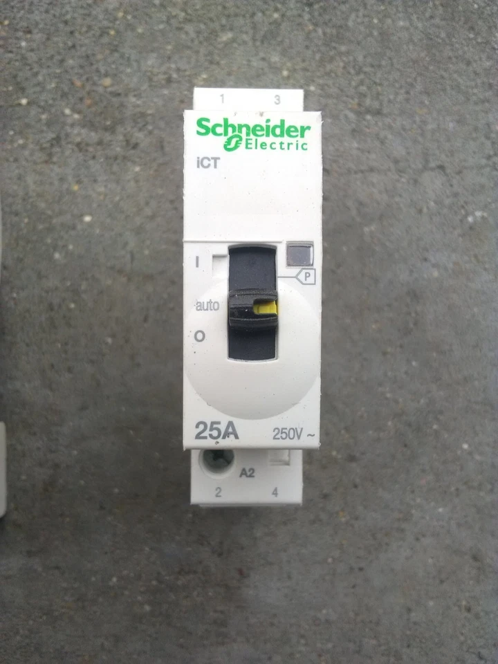 1 x Contacteur jour nuit SCHNEIDER 2 poles 25 amp bobine 230v ICT - Photo 1/1