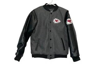 Kansas City Chiefs Jugend NFL Ultra Game Varsity Jacke schwarz/grau - Größe 14-16 - Bild 1 von 8