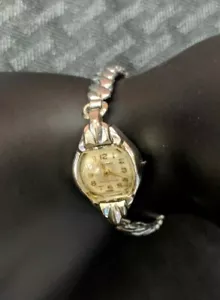 VINTAGE HOLLAND WOMENS WRISTWATCH - Shock Protected- STAINLESS STEEL BACK - Picture 1 of 11