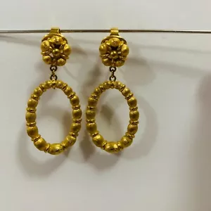 Vintage Trifari Flower Dangle Brushed Gold Tone Clip On Earrings - Picture 1 of 8