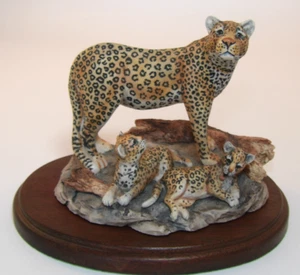 Border Fine Arts Figur RW23 Leopard & Jungtiere auf Sockel WWF Edition 1990er sehr guter Zustand - Bild 1 von 10