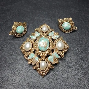 Vintage SARAH COV Brooch & Clip Earrings Set Faux Pearl & Blue Cabochon. 16.518 - Picture 1 of 7