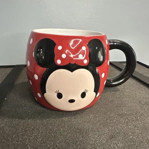 Autentica tazza tazza Disney Parks Tsum Tsum Minnie Mouse rossa con pois bianchi - Foto 1 di 6