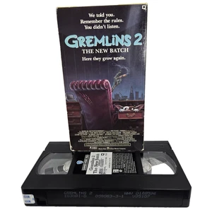 Gremlins 2 The New Batch VHS 1990 Comedy Horror Howie Mandel Phoebe Cates NYC - Picture 1 of 6