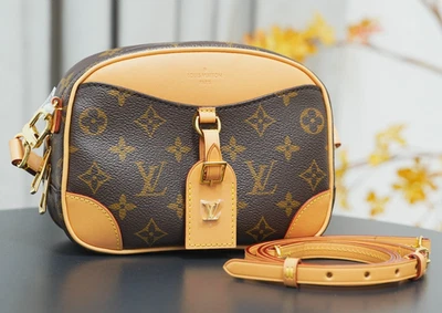 Bolso de mano bandolera Louis Vuitton Deauville de lona con monograma casi nuevo Foto 1 de 4