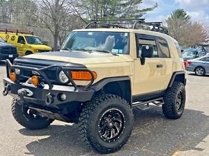 2010 Toyota FJ Cruiser - Picture 1 of 38