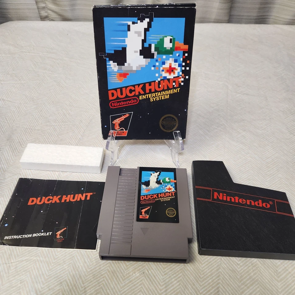 DUCK HUNT - NES - CIB - Circle Seal - Complete! Hang Tab Black Box 5 screw - Image 1 of 4