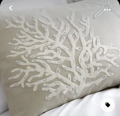 Pier 1 Imports Falsa Bordada Elegante Costera Estándar Estrella de Mar Foto 1 de 4