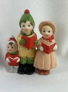 Figura Lefton Colonial Village Three Children Caroling 1986 5828 Carolers - Imagen 1 de 5