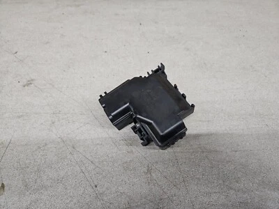 2005 - 2011 奥迪 A6 四轮保险丝盒支架原始设备制造商 #4F0941824 — 第 1/2 张图片