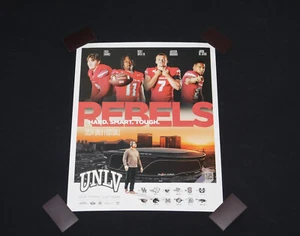 Póster oficial del equipo UNLV Rebels Football 2024 20x16 blanco III Woodard De Jesus - Imagen 1 de 3