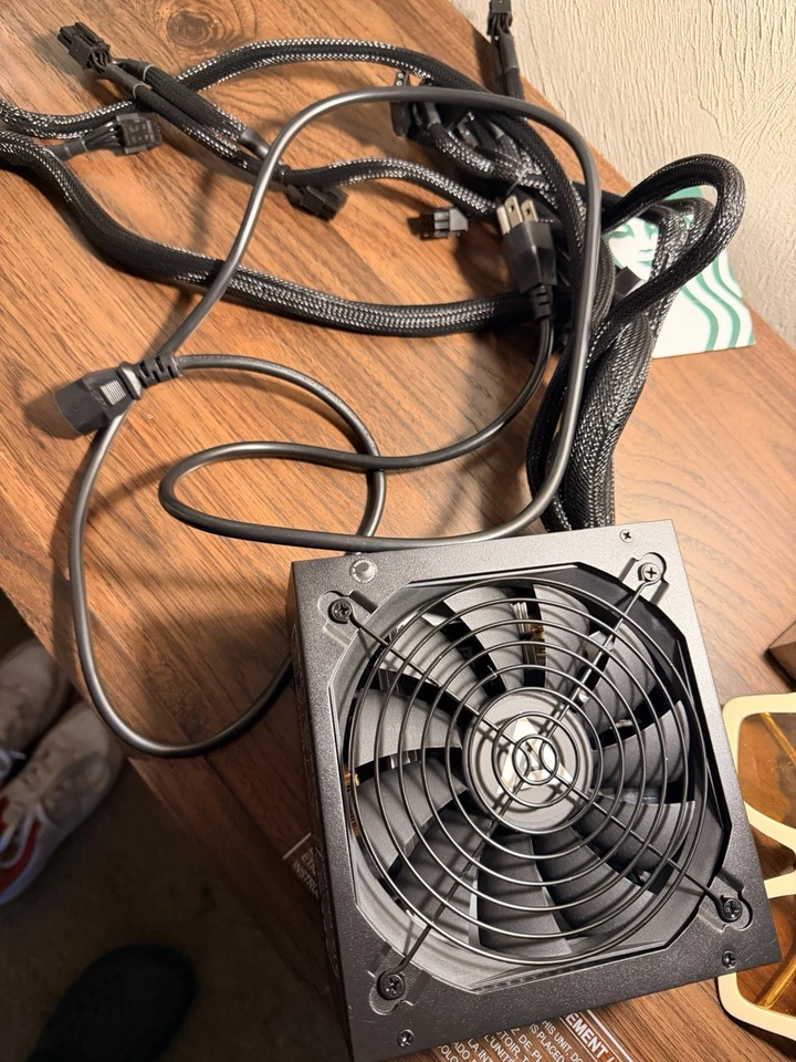 Fuente de alimentación PSU Apevia Prestige Series ATX-PR600W 600W 80 PLUS Gold ATX12V Foto 1 de 2