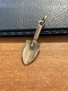 JAMES AVERY GARDEN SPADE SHOVEL CHARM STERLING SILVER RETIRED - Picture 1 of 8