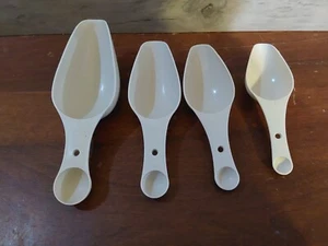 Vintage Ekco Kunststoff Messlöffel Tasse und Löffel 4 Stück Kochen Backen - Bild 1 von 6
