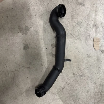 Manguera inferior de aire intercooler Volvo XC70 V70 S60 2003-2007 2,5 L 30645293 FABRICANTE DE EQUIPOS ORIGINALES Foto 1 de 3