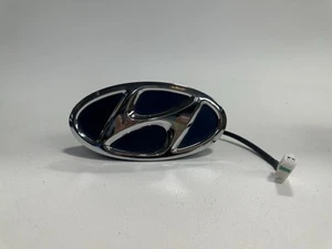 ✅ 2018 2019 HYUNDAI SONATA TRUNK LID LOCK EMBLEM 81260-C1501VU8 OEM MD87 - Picture 1 of 7