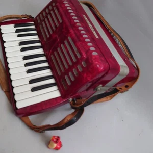 Yamaha Accordion Red Vintage Model - One Key Floating - Works - Japan Free Shipp - Picture 1 of 8