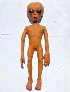 Grande statuina aliena UFO Prop vintage. Modello in gommapiuma 30" RARO - Foto 1 di 17