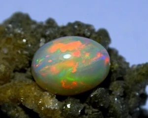 Piedra Preciosa Natural Suelta Blanca Etíope Ópalo Multi Fuego Piedra Cabujón 7,15 Quilates - Imagen 1 de 10
