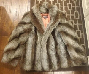 STUNNING VINTAGE JORDACHE USA MADE FAUX FUR WOMEN'S COAT MEASUREMENTS INCLUDED - Picture 1 of 13