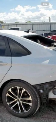 Cuarto de baño trasero izquierdo Volkswagen Jetta 2019-2024 vidrio fabricante original usado Foto 1 de 2