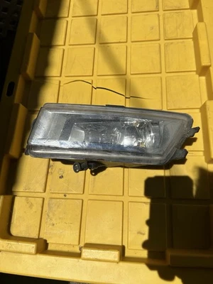 Luz antiniebla halógena delantera izquierda del lado del conductor para VW Volkswagen Passat 2012-2015 OEM Foto 1 de 4