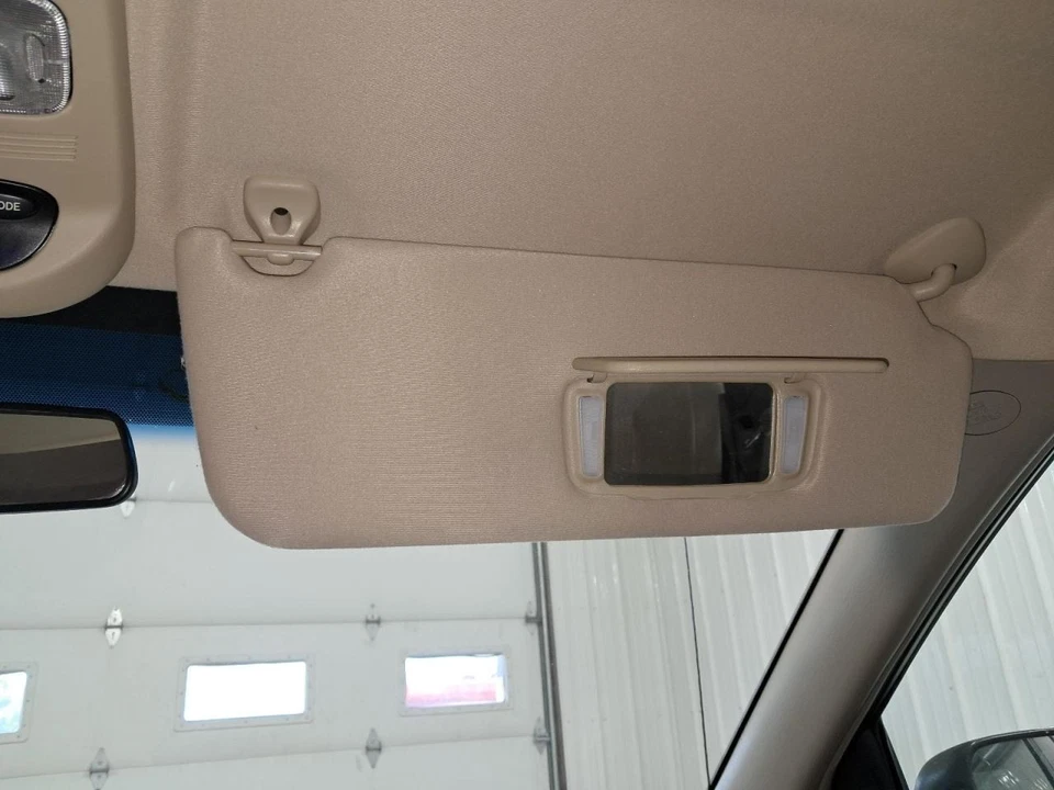 Toyota Sienna 2010 pasajero derecho parasol bronceado OEM usado 268-10998R Foto 1 de 4