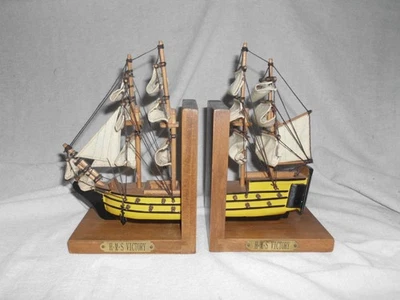 PAR DE SUJETALIBROS DE MADERA HMS VICTORIA ~ CALIDAD MODERNA con VELAS DE TELA Foto 1 de 4