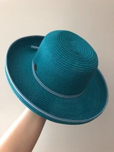 Vintage woman's aquamarine hat with a small bow. Brand Scala, Paperbraid - Picture 1 of 10