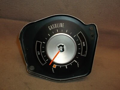 Mercury Cougar 1970 estándar indicador de combustible de gas, luces de advertencia de freno de estacionamiento y alternativo Foto 1 de 4