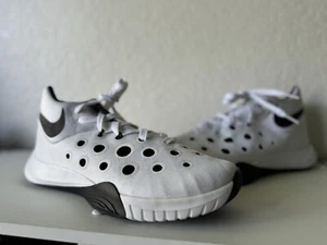 Size 9 - Nike Zoom Hyperquickness 2015 Team - Picture 1 of 14