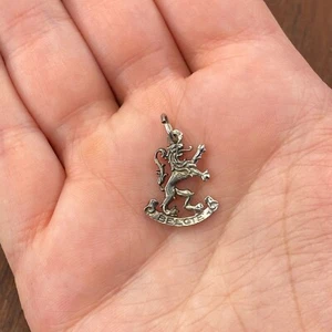 Vintage 835 Silber Belgien Belgie zügelloser Löwe Wappen Anhänger Armband Charm - Bild 1 von 4