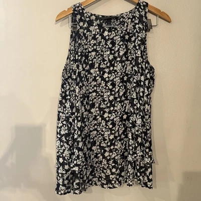 Top floral negro Lane Bryant sin mangas en capas talla 18 Foto 1 de 4