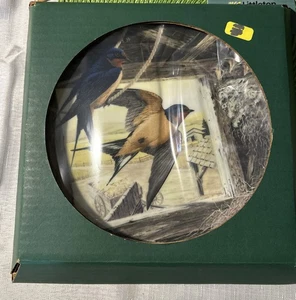 SCHEUNENSCHWALBE "HEIMKEHR" Sammelteller ANTHONY RUDISILL Vögel Landschaft - Bild 1 von 2