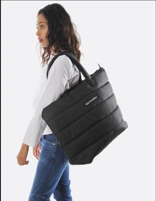 BOLSO DE HOMBRO ACOLCHADO DE NAILON MARIMEKKO VIAJE DE FIN DE SEMANA NEGRO MEDIANO Foto 1 de 4