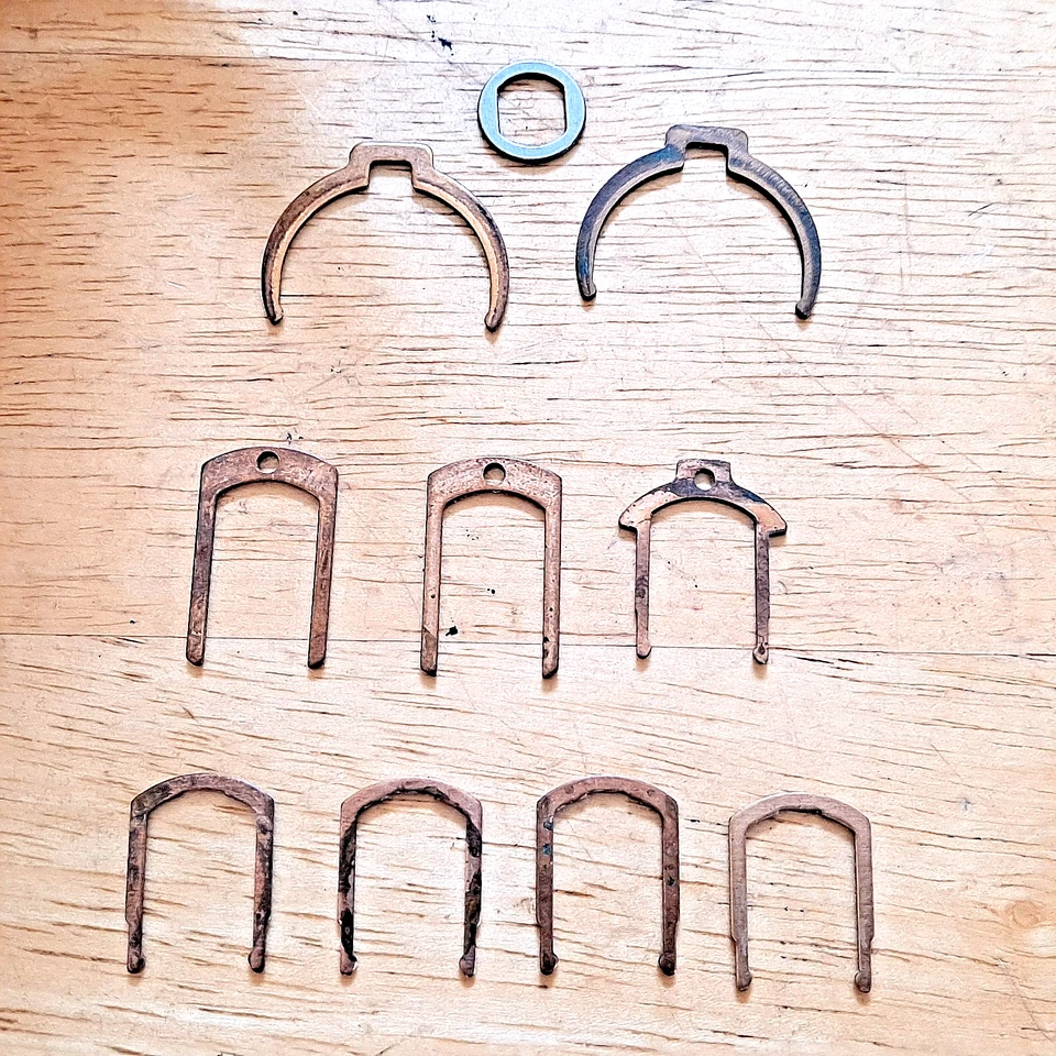 Lot Of 7 MOEN 1883 883 RETAINER CLIPS  Plus 2 Others NEW OLD STOCK FREE SHIPPING - Image 1 of 1