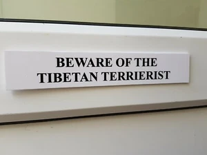 Letrero de perro divertido puerta/puerta terrierista tibetano - Imagen 1 de 1