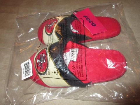 NFL San Francisco 49ers  Slippers NEW With Tags Size Youth Med 3-4 Cover
