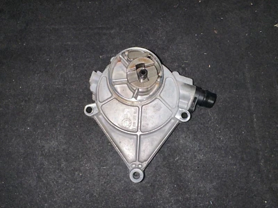 11-17 BMW F25 X3 328i 528i X1 X4 Z4 (F30 F10 E84 E89) 2.0T N20 BRAKE VACUUM PUMP - Image 1 of 4