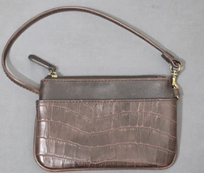 Cartera clutch pequeña villager (liz claiborne) Foto 1 de 4