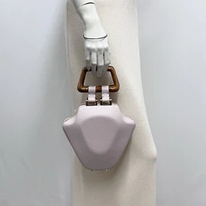 NUEVO SIN ETIQUETAS Cartera de Cuero Sabry Marouf Arte Esculpido para Usar Asas de Madera Lila - Imagen 1 de 12