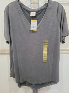 Mod Ref Women's Essential Short Sleeve V-Neck Shirt w/ Back Pleat Size Medium - Picture 1 of 5