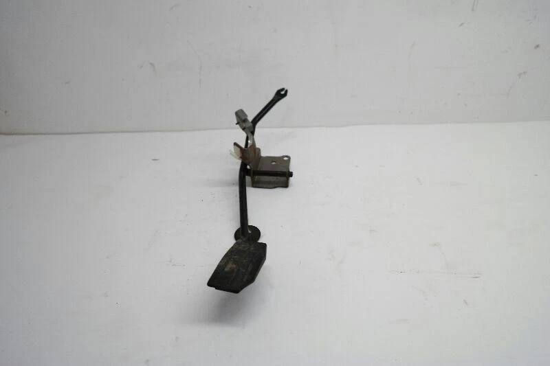 2000 Isuzu Vehicross Accelerator Gas Throttle Pedal  - Image 1 of 4
