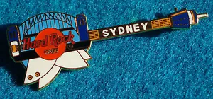 GUITARRA SYDNEY HARBOUR BRIDGE & OPERA HOUSE WHITE SAILS TOWER PIN Hard Rock Café - Imagen 1 de 1