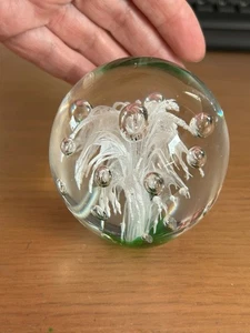 Green and white vintage art glass paperweight 'splash' - Picture 1 of 11