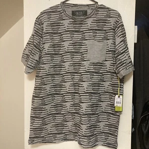 Broken Threads 144487 XL T-Shirt mit Taschen Neu Mit Etikett - Bild 1 von 5