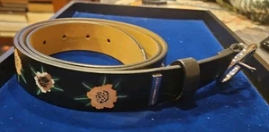 CINTURA IN PELLE NERA DI DESIGN REBECCA MINKOFF, ROSA FLOREALE, FIBBIA ROTONDA ARGENTO, L - Foto 1 di 5