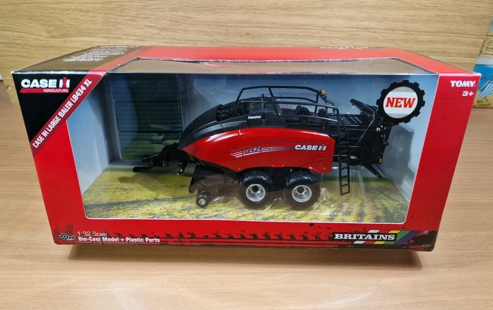 BRITAINS CASE IH LARGE BALER LB434 XL 43361  BNIB 1:32 - Image 1 of 4