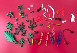 Lego Lot WERKZEUGE TEILE STÜCKE Blätter Telefon Knochen Feuer Augen Ketten Eimer - Bild 1 von 4