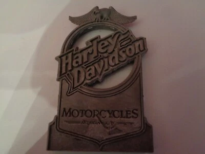 HARLEY DAVISON SISSY BAR INSERT MEDALLION BADGE EMBLEM VINTAGE  OEM HARLEY METAL - Imagem 1 de 4